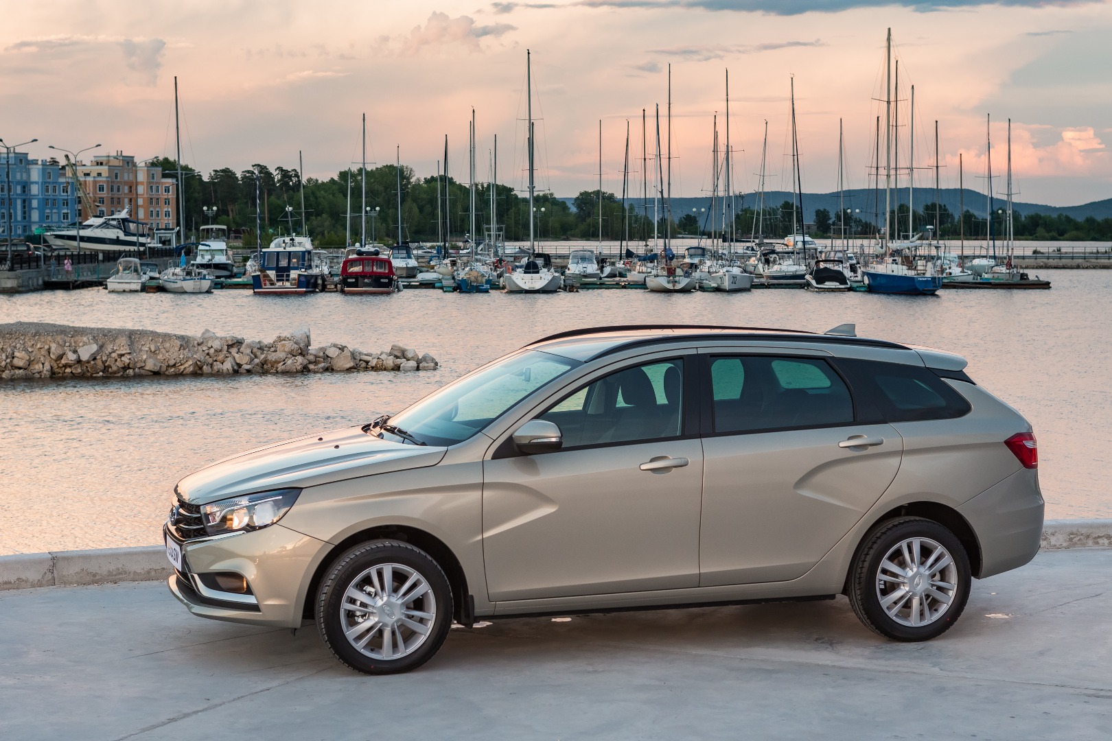 Презентация новых LADA Vesta SW Cross и LADA Vesta SW в РУМОС-Авто!