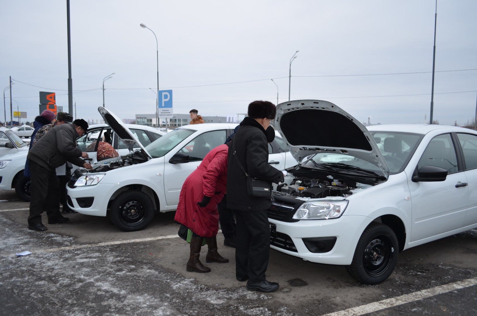 LADA РУМОС-Авто вручил 10 специальных автомобилей LADA Granta для людей с ограниченными возможностями